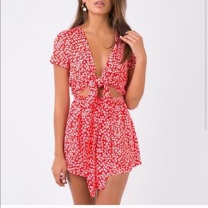 🌸✨PRINCESS POLLY tie front playsuit ✨🌸